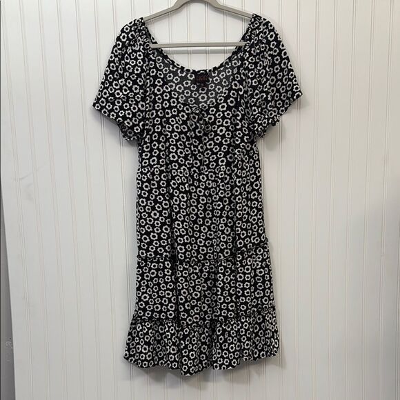 Mod Lusive Daisy Tiered Milk Maid Floral Black and White Dress Size L - Picture 1 of 6